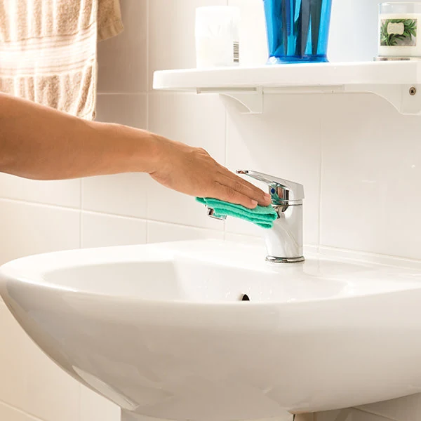 clean a bathroom sink