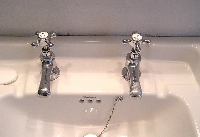 Pair Of Basin Tap With Hexagonal Collar