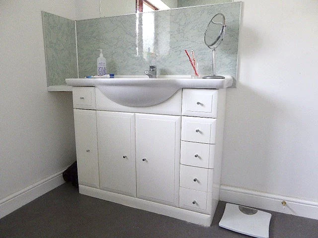 Roper Rhodes Valencia Freestanding Unit Including Basin